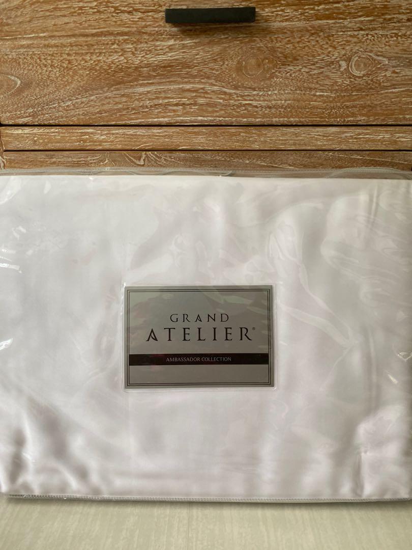 Grand Atelier Tencel Quilt Cover (Category: Bedding & Towels) located in Singapore. Submitted by twinklestars2 (Listing ID 1175658003, Image 1). Description: Brand new. In original packaging. Only Quilt cover No more fitted sheet, bolster case and pillow cases.Super King size. Super comfy for a good night of rest!.