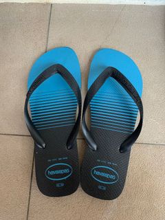(Category: ) located in . Submitted by v.wardrobe (Listing ID 1175758419, Image 1). Description: .