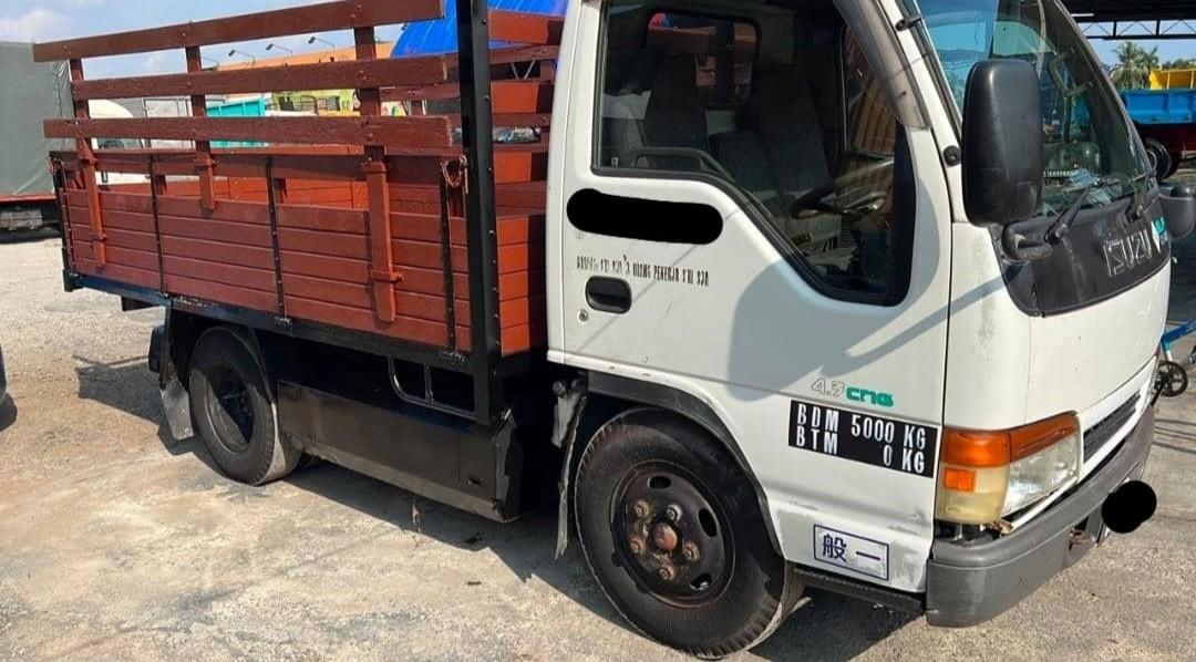 Lori Isuzu 3 Tan (Manual), Cars, Cars for Sale on Carousell