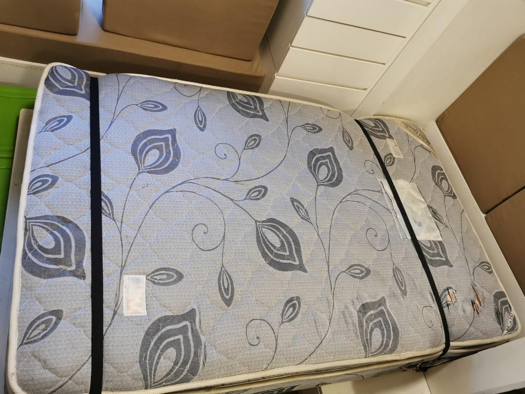 PREOWNED Mandaue Foam Gala Hotel Quality Bonnell with Padding Spring Mattress 48x75, Furniture