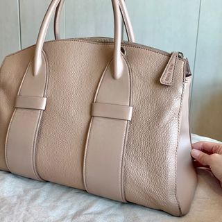 由 SecondHandUniqueStyle (刊登 ID 1175714512，圖片 1) 提交，位於 的 (類別：)，說明：。