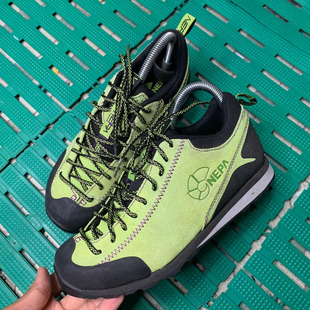 Nepa hiking shoes top