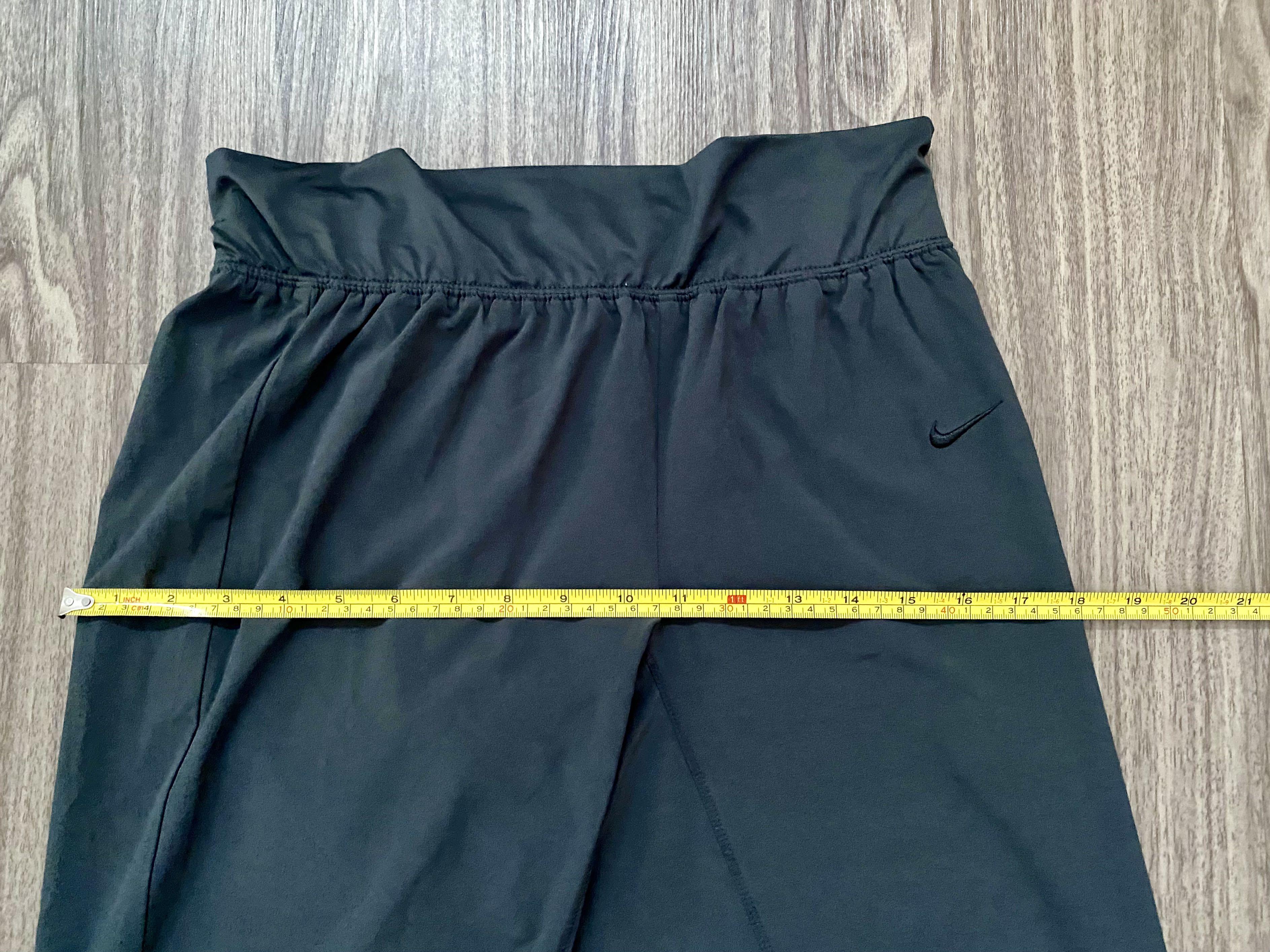 Nike Capri, Women's Fashion, Activewear on Carousell