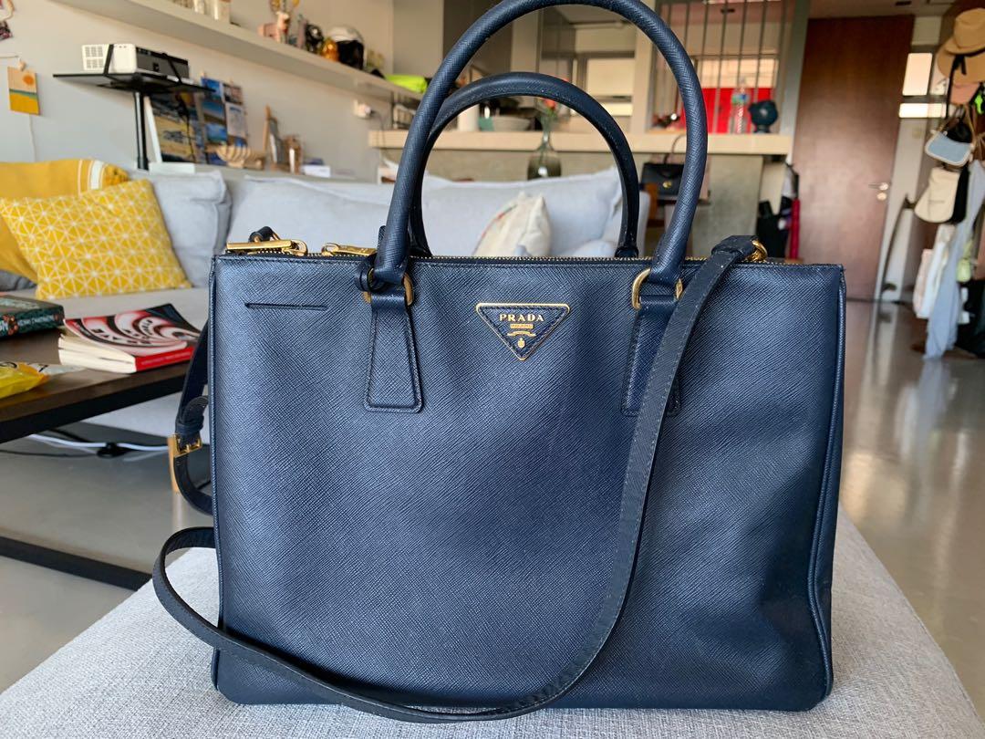Prada saffiano medium tote deals