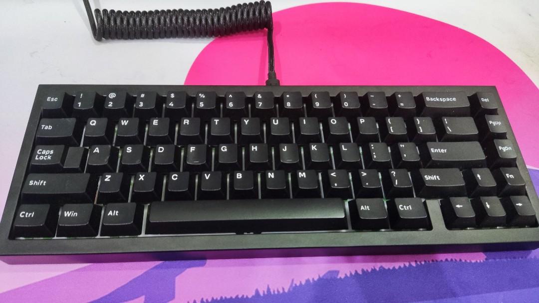 きましたが Qwertykeys QK65 R2 Blk Chroma Bluetooth きました