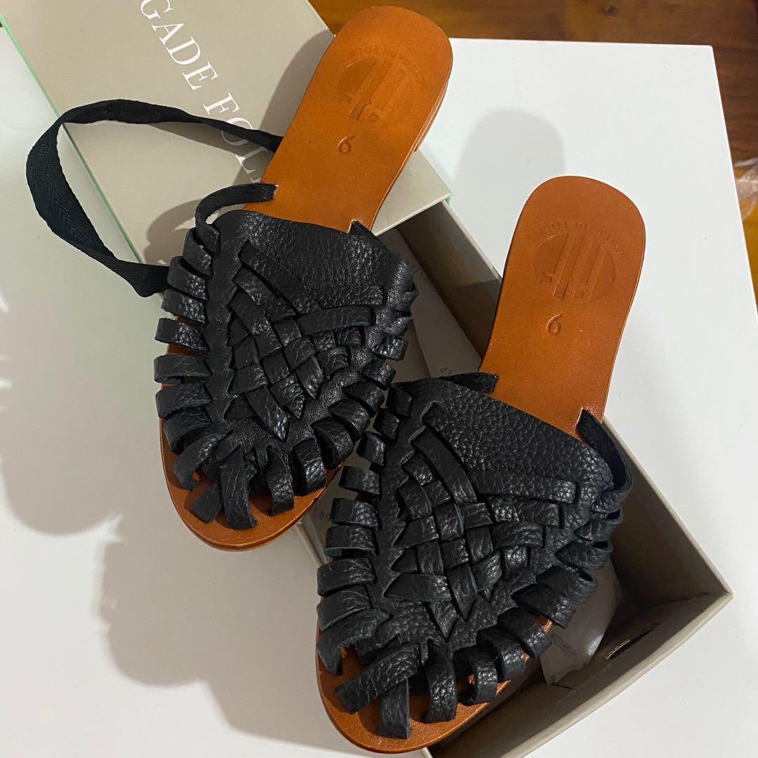 Renegade Folk Headlines Mules (BLACK) (Category: Flats & Sandals) located in Manila. Submitted by preloved.jem (Listing ID 1175752995, Image 2). Description: Brand new / never used / size 9 on tag but best fits size 7.5-8 🤍 / originally for 2690 + sf.