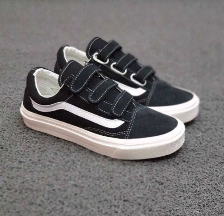 SEPATU VANS OLDSKOOL VELCRO BW Fesyen Pria Sepatu Sneakers di