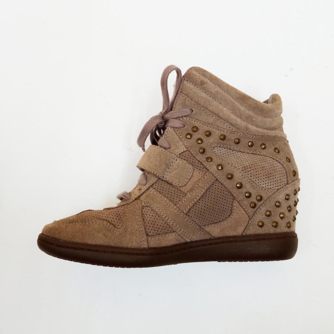 Skechers women's plus 3-staked fashion sneaker deals