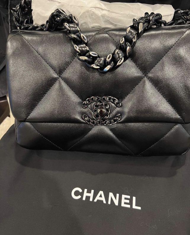 Small flap so black 19 Chanel, Luxury, Bags & Wallets on Carousell