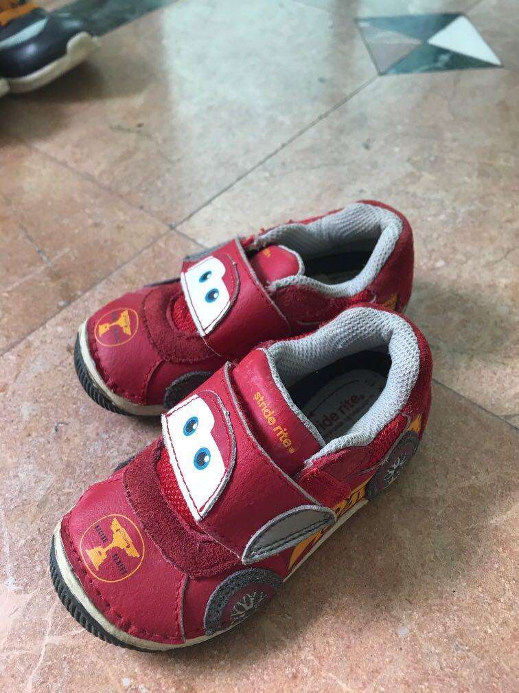 Ka-chow! Now say it back! Disney and Pixar Cars Lightning McQueen is back  for another lap at https://crocs.shoes/LMQDay | By CrocsFacebook