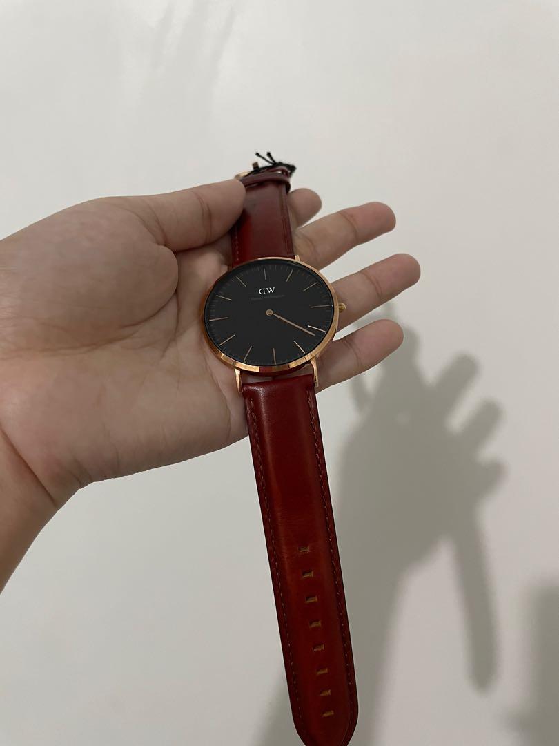 UNISEX ORIGINAL DANIEL WELLINGTON WATCH (Category: Women's Watches) located in Silang. Submitted by wesells.ph (Listing ID 1175741369, Image 1). Description: FOR SALE!! Daniel Wellington watch from Japan. This is original. Very light weight and comes with box. Leather is made out of Calfskin. This was given to me as a gift but I wasn’t able to use it due to pandemic. Selling it very low for only Php4500! Morethan half of it’s orginal price. RFS: 