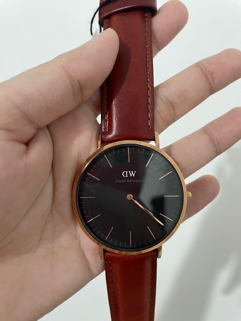 UNISEX ORIGINAL DANIEL WELLINGTON WATCH (Category: Women's Watches) located in Silang. Submitted by wesells.ph (Listing ID 1175741369, Image 2). Description: FOR SALE!! Daniel Wellington watch from Japan. This is original. Very light weight and comes with box. Leather is made out of Calfskin. This was given to me as a gift but I wasn’t able to use it due to pandemic. Selling it very low for only Php4500! Morethan half of it’s orginal price. RFS: 