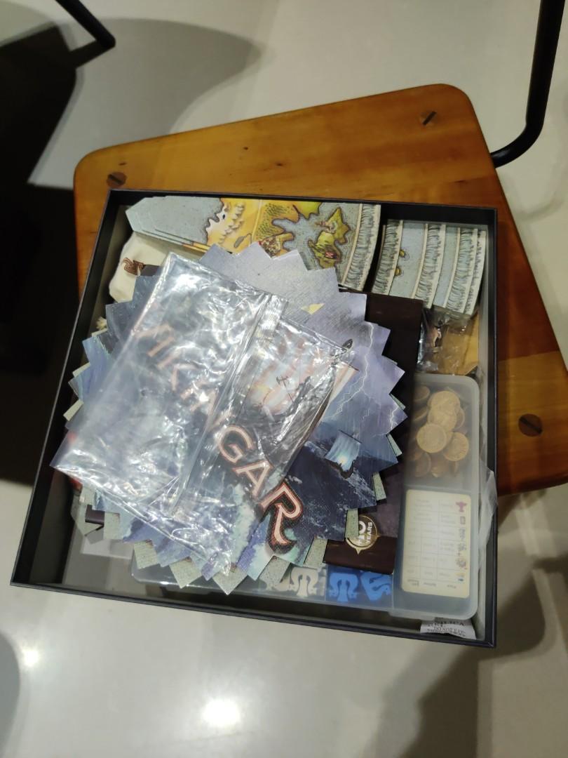 Vikingar 26p dice chucker board game, Hobbies & Toys, Toys & Games on