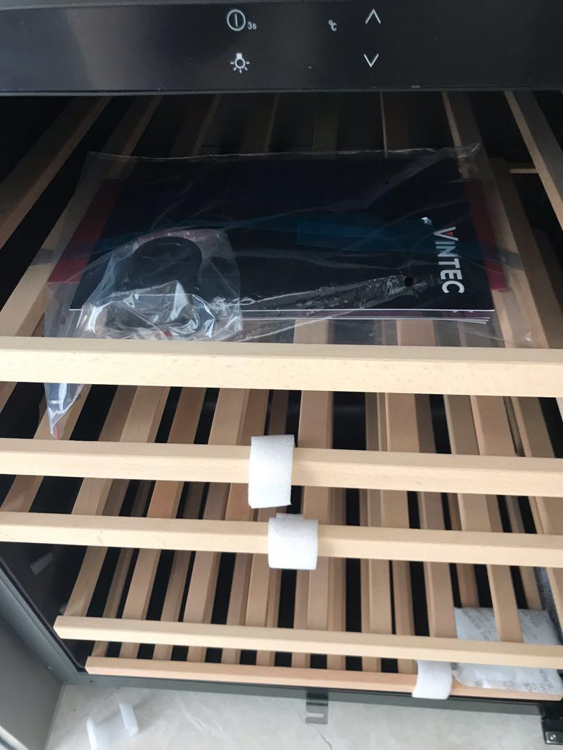VINTEC Wine Chiller (VWS050SBAX), TV & Home Appliances, Kitchen