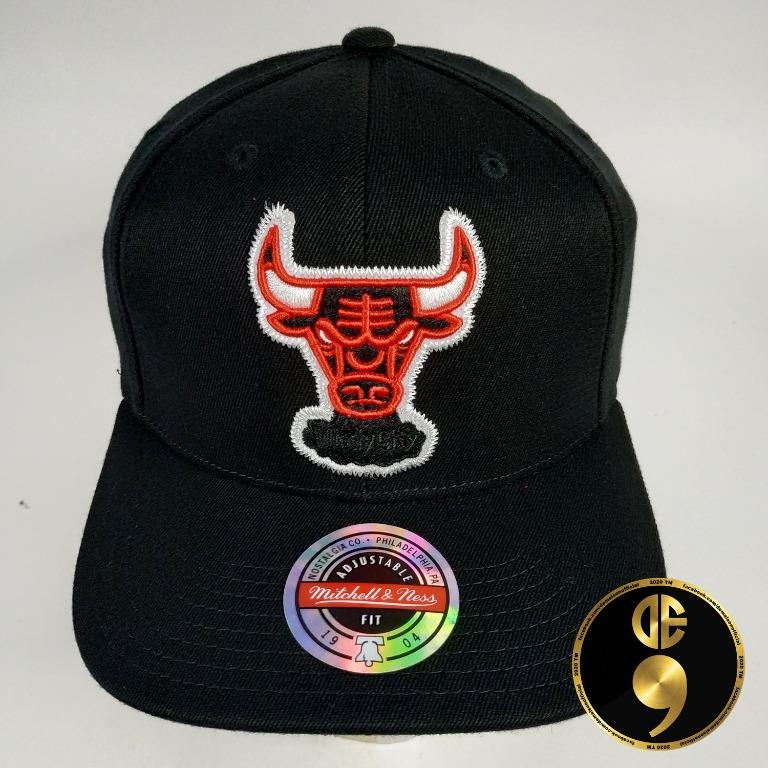 LEGIT Mitchell & Ness Chicago Bulls Snapback Cap, Men's Fashion, Watches &  Accessories, Caps & Hats on Carousell