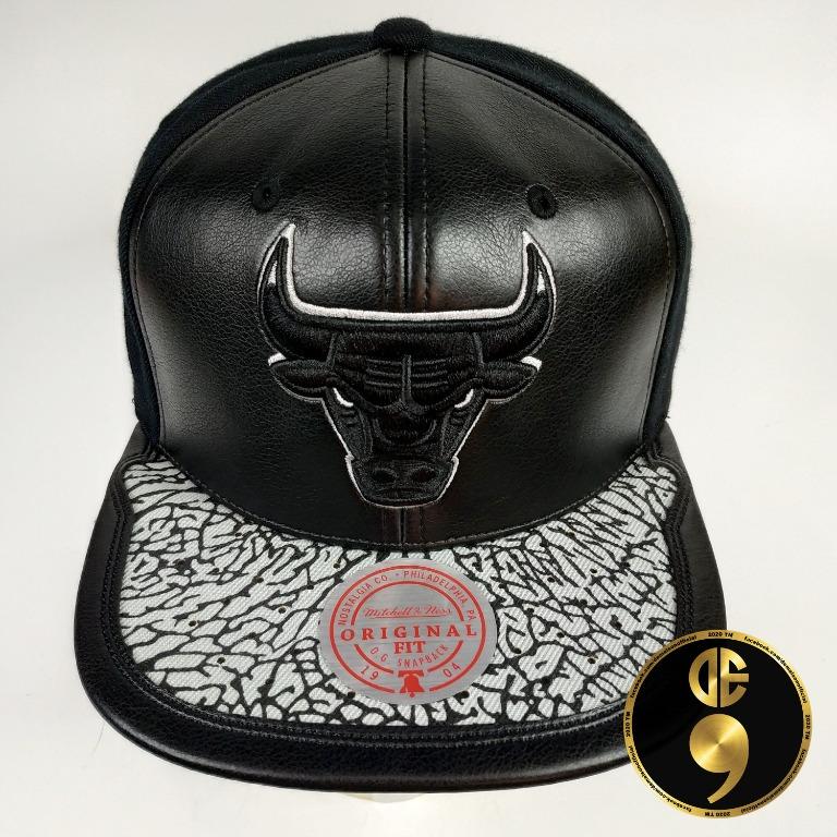 Authentic Mitchell & Ness CHICAGO BULLS cap, Men's Fashion, Watches &  Accessories, Caps & Hats on Carousell