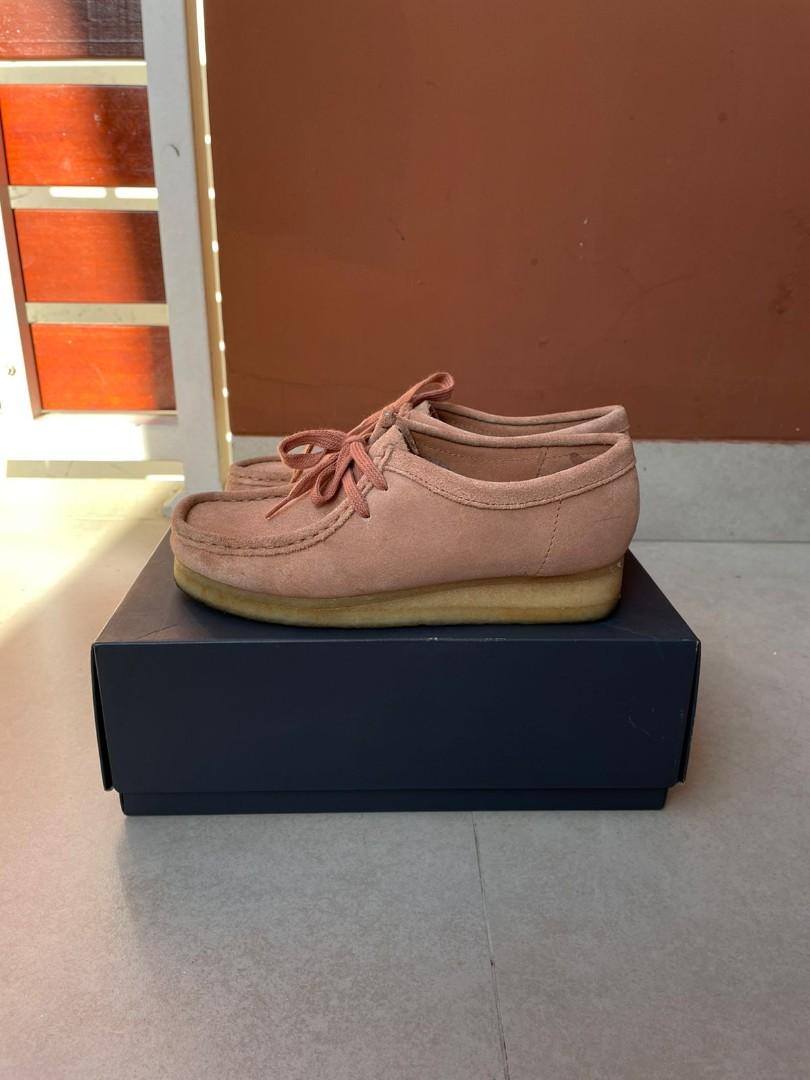 Clarks Wallabee sandstone suede size 37/4, Fesyen Wanita, Sepatu di  Carousell