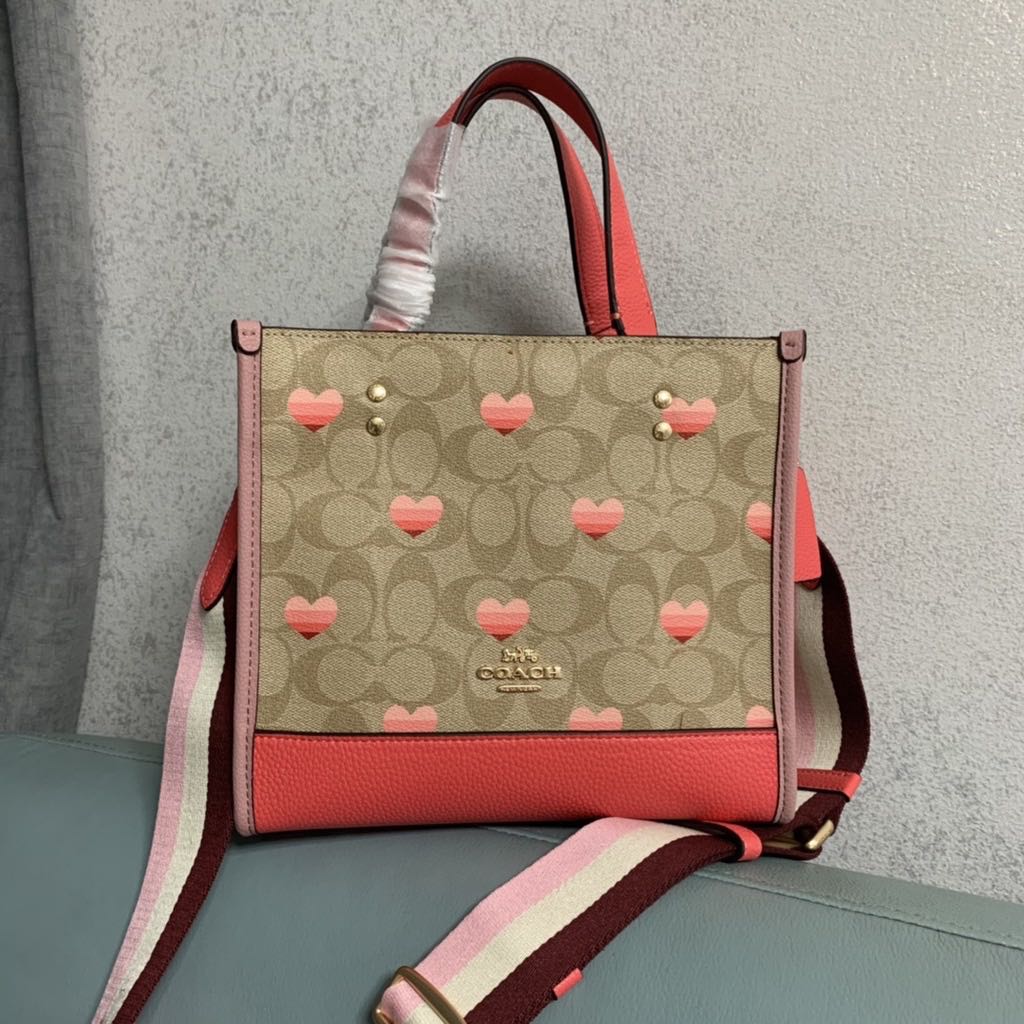 Coach heart hotsell tote
