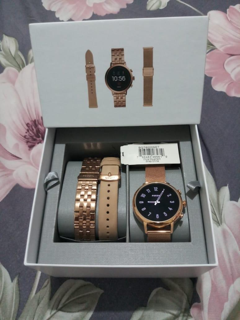 Fossil smartwatch gen 4 with three straps