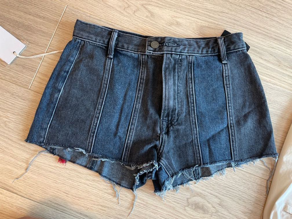 GRLFRND DENIM SHORTS, 女裝, 褲＆半截裙 