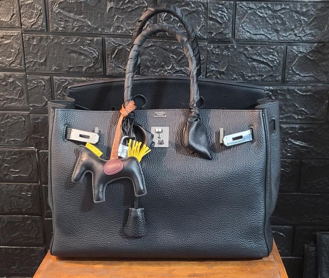 Hermes Birkin 35 Togo Leather (Category: Luxury Bags & Wallets) located in Manila. Submitted by shoppingspree008 (Listing ID 1170499954, Image 2). Description: Birkin 35 Togo Leather Shows signs of usage but you may opted for bag spa for fresh new look ☆ hardware scratches ☆ corner rubs Togo Leather is nearly scracth resistant and easy to maintain that is why I love this bag ♡ super beautiful in actual..