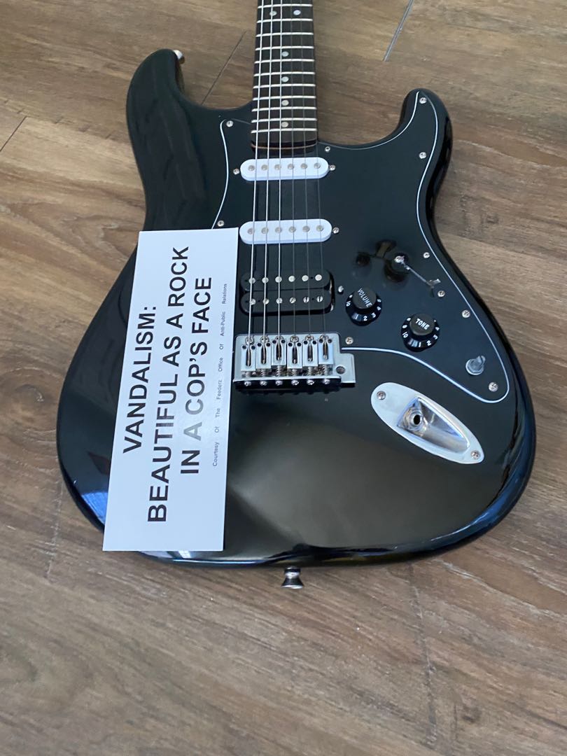 Kurt cobain store stratocaster vandalism
