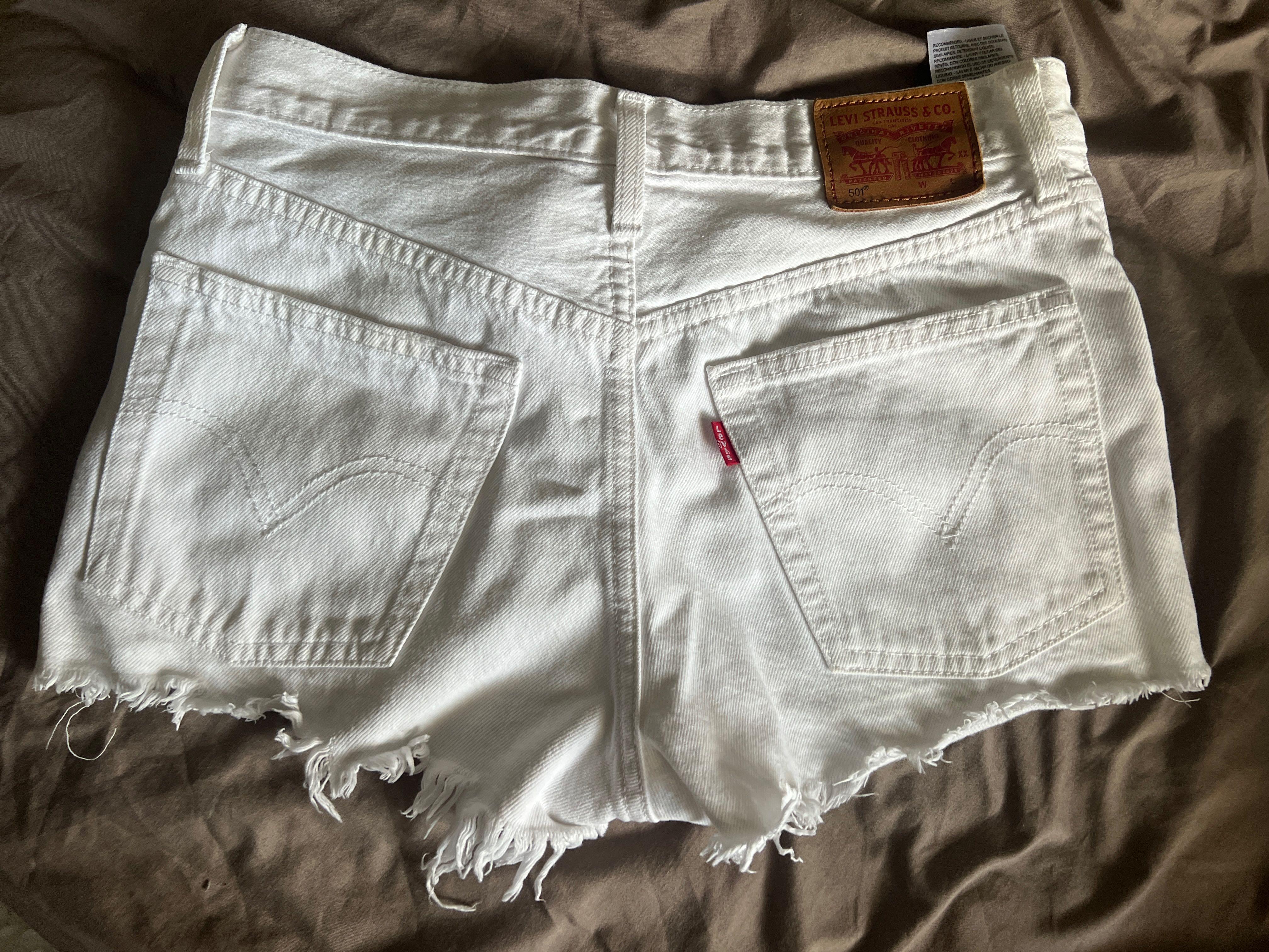 Levis 501 white shorts deals