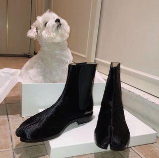 全新MASON MARGIELA Tabi 黑色毛皮中統靴