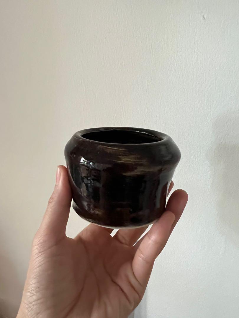 Mini pot (Category: Pots & Planters) located in Singapore. Submitted by thingsfromthebox (Listing ID 1170527036, Image 1). Description: Bought but didnt have the opportunity to use it..