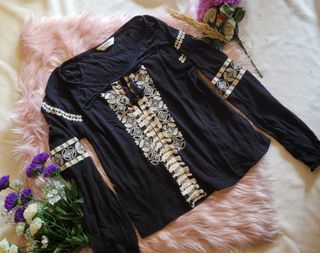 (Category: ) located in . Submitted by issa_wardrobe (Listing ID 1170486853, Image 1). Description: .
