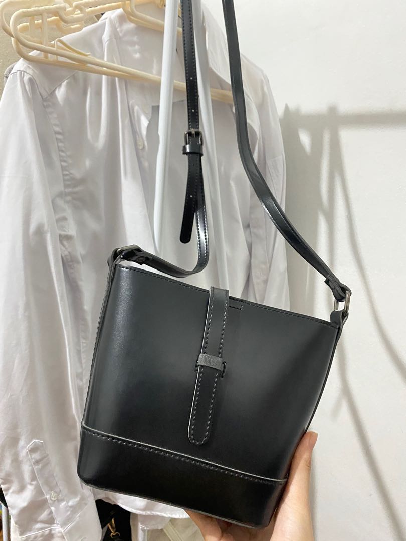 Latt LIV Korean Black Sling bag, Women's Fashion, Bags & Wallets, Cross ...