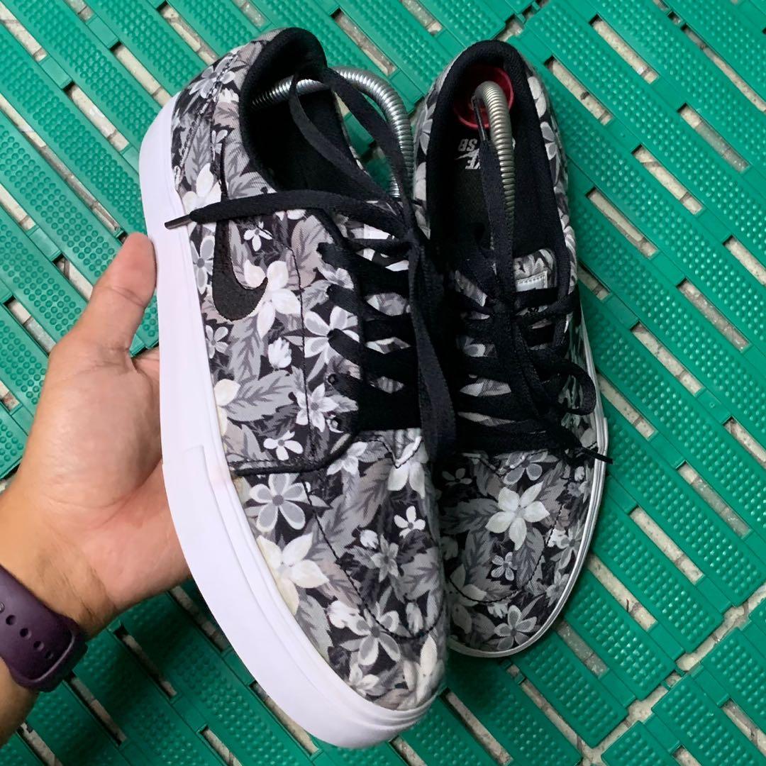 Nike satire canvas on sale