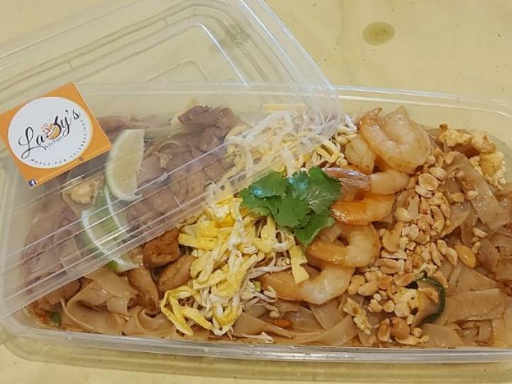 Pad Thai Chicken (Category: Local Eats) located in Quezon City. Submitted by Chefsofia (Listing ID 1170543827, Image 1). Description: Pad Thai Chicken 🛵 Grab, lalamove or Pabili Service 📍Eastwood Qc ✅please allow 1 day prep time for orders to ensure quality and freshness #padthai #comfortfood #gifttray #partytrays #thaifood #onlinefood #onlinedelivery.