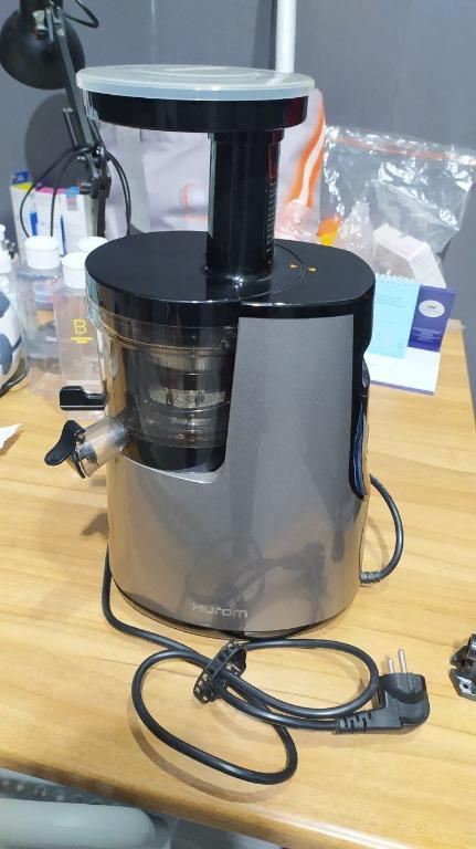 Pengejus Slow Juicer Hurom HH DBE11 Series Tipe L Dark Grey