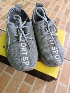 Sepatu anak