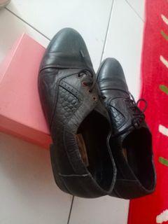 Sepatu formen