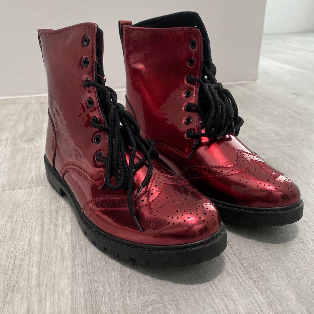 Red outlet shiny boots
