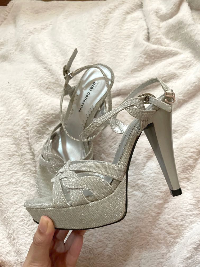Silver Glitter Heels Gibi, Women's Fashion, Footwear, Heels on Carousell