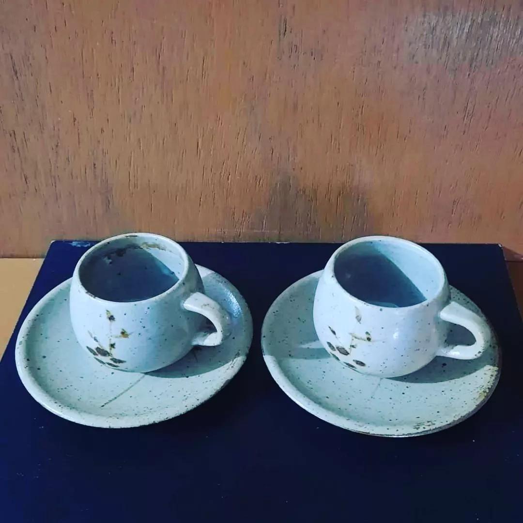 Stoneware Cups and Saucers (Category: Coffee & Tea Tableware) located in Quezon City. Submitted by MahjasHomeCollections (Listing ID 1170608481, Image 2). Description: P180 per set 2 sets available Signed 2.75 x 2.75.