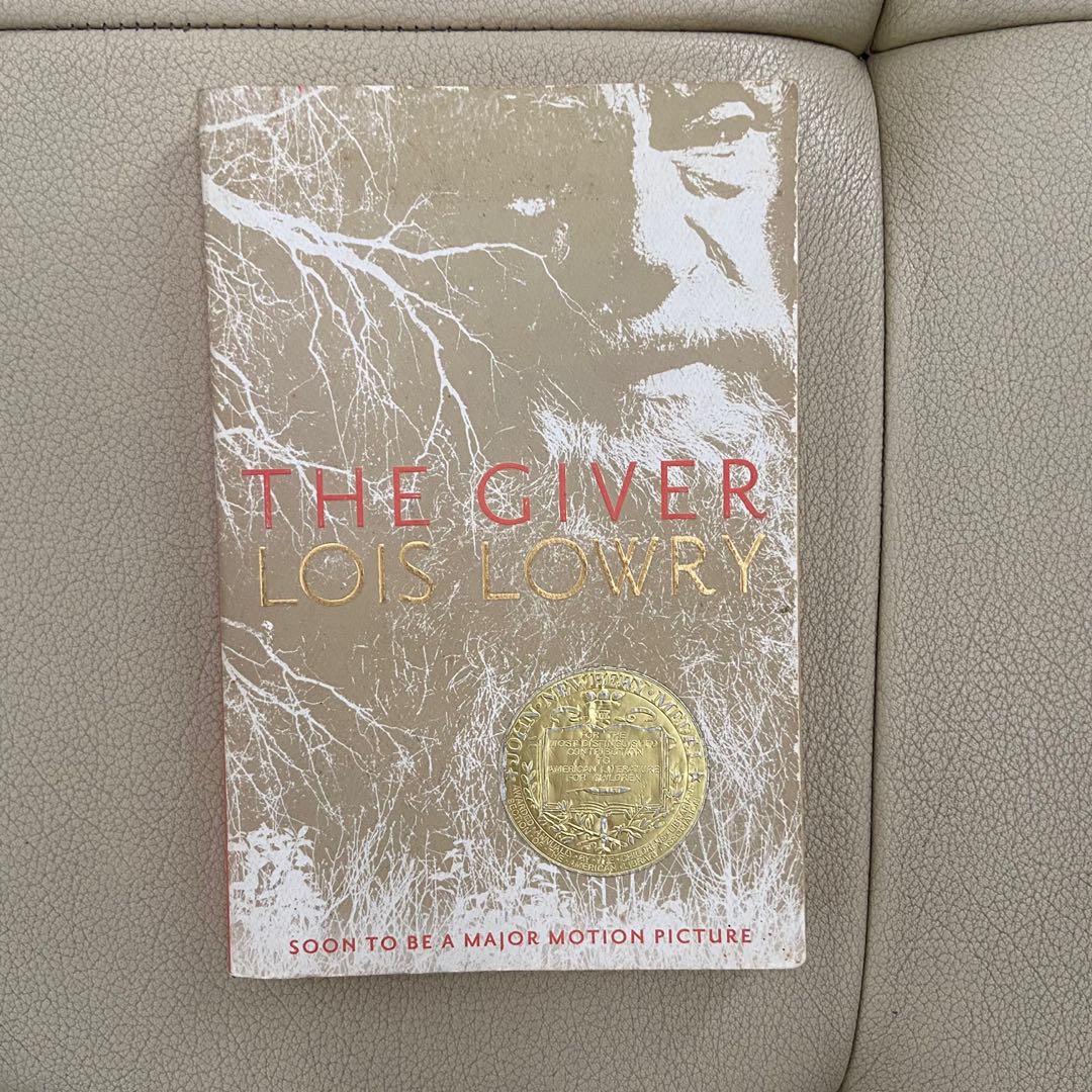 The Giver by Lois Lowry on Carousell