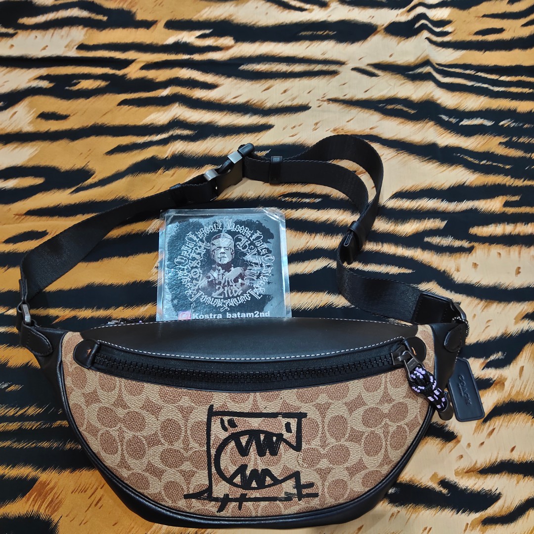 Sling bag LV supreme. Like new. Grade ori, Fesyen Pria, Tas & Dompet , Tas  Selempang di Carousell