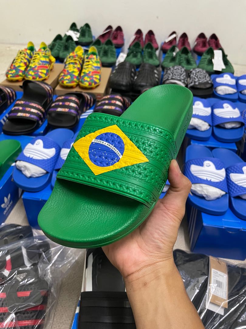 Adidas hotsell adilette flags