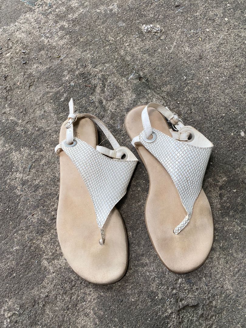 Aerosoles White Sandals 7.5 Women s Fashion Footwear Flats