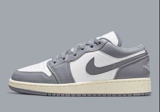(Category: ) located in . Submitted by sneakers25 (Listing ID 1170776470, Image 1). Description: .