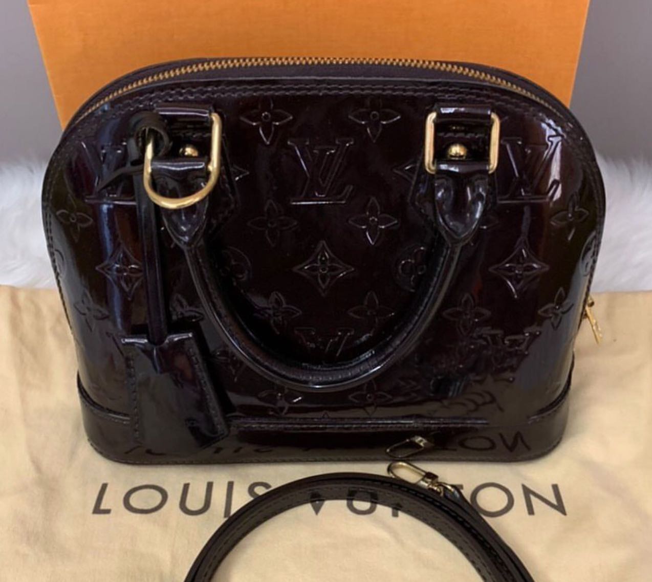 AUTHENTIC LV ALMA BB MONOGRAM VERNIS Luxury Bags Wallets on
