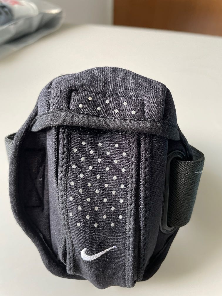 Nike arm bag top