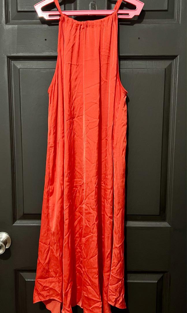 BCBG MAXAZRIA Silk Dress (Category: Dresses) located in Pasay City. Submitted by declutteringbyKCB (Listing ID 1170697636, Image 1). Description: Sobrang classy nto 🥰 Search nyo na lang brand guys, pang maharlika e. Hahaha.
