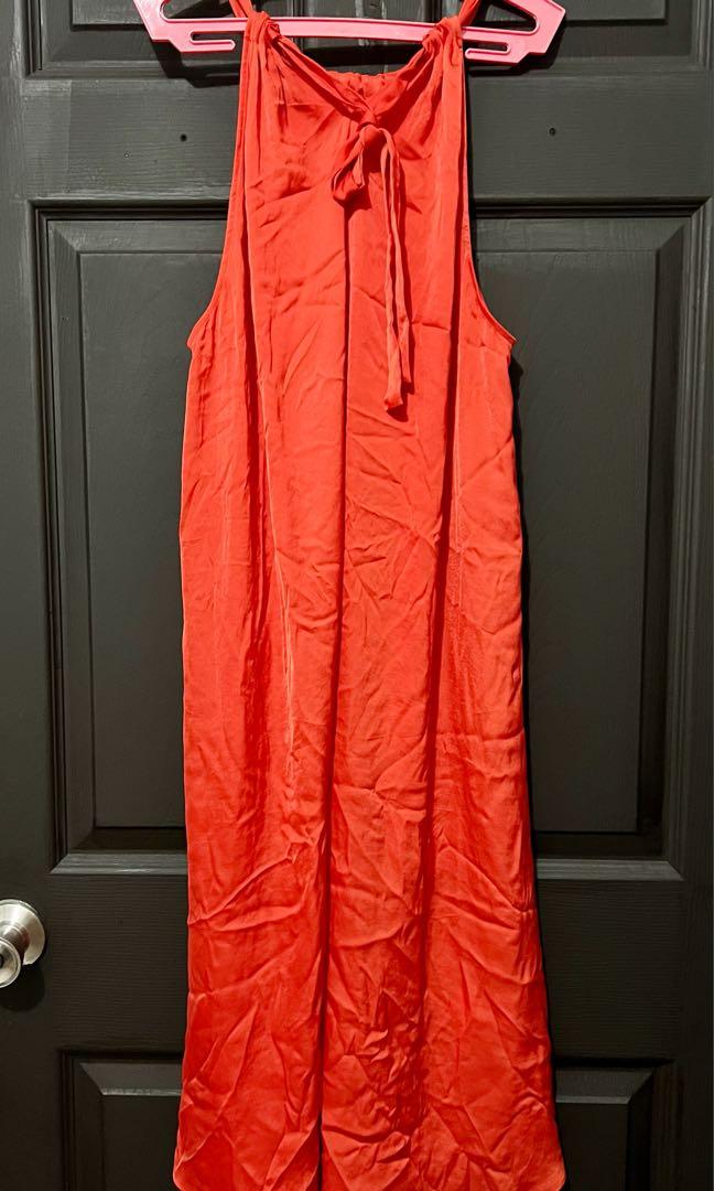 BCBG MAXAZRIA Silk Dress (Category: Dresses) located in Pasay City. Submitted by declutteringbyKCB (Listing ID 1170697636, Image 2). Description: Sobrang classy nto 🥰 Search nyo na lang brand guys, pang maharlika e. Hahaha.