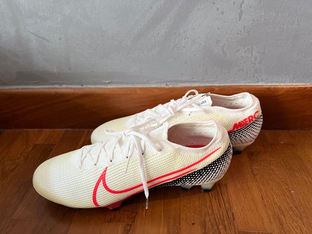 Brand new store football boots