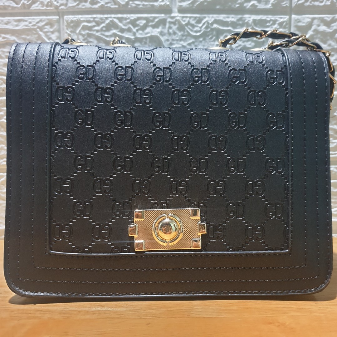 Chain sling bag (large), Women's Fashion, Bags & Wallets, Shoulder Bags on Carousell